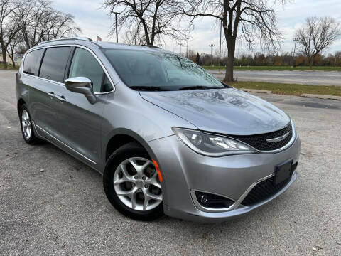 2020 Chrysler Pacifica for sale at Western Star Auto Sales in Chicago IL