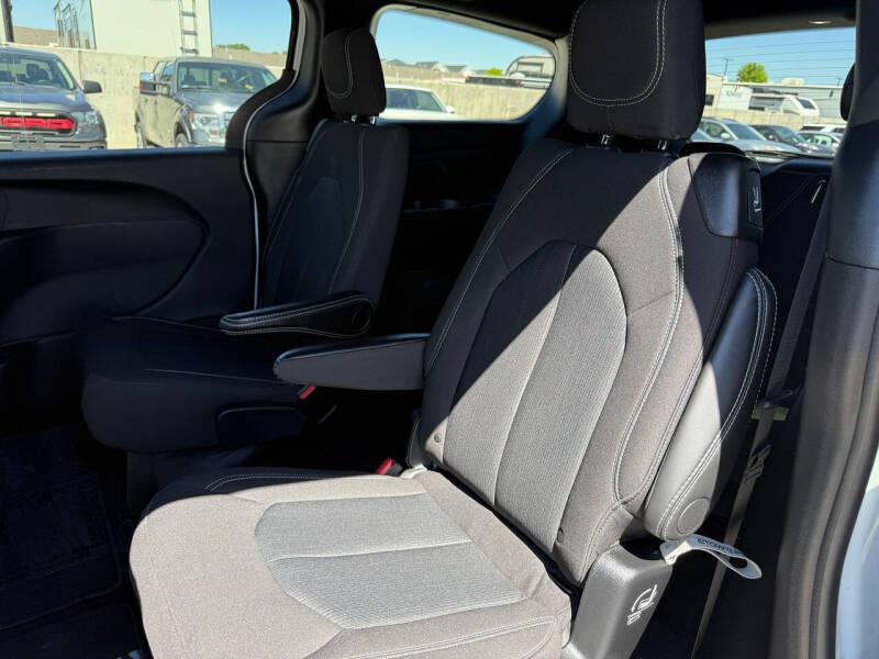2024 Chrysler Pacifica Touring