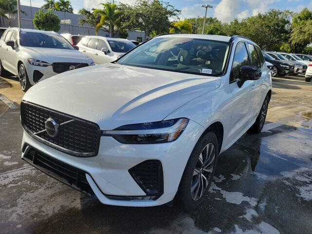 2024 Volvo XC60 B5 Core Dark Theme