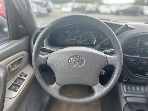 2005 Toyota Sequoia SR5