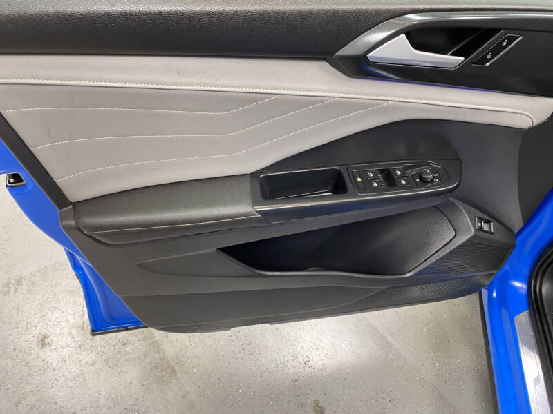 2024 Volkswagen Taos SEL 4Motion