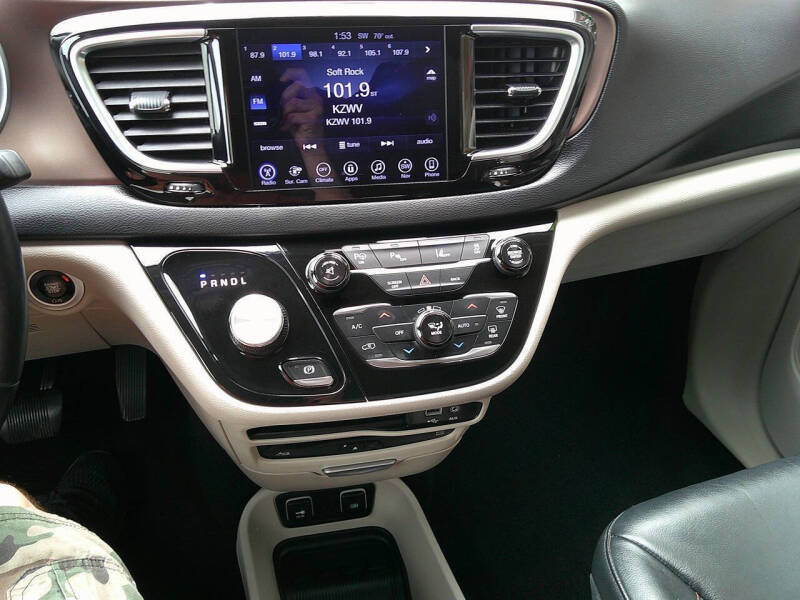 2017 Chrysler Pacifica Touring-L Plus