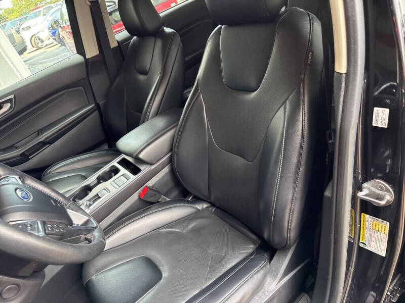 2022 Ford Edge Titanium