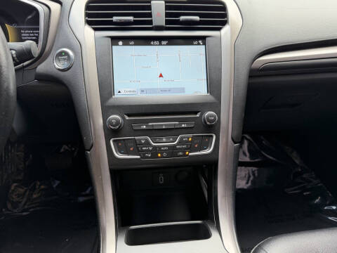 2017 Ford Fusion SE
