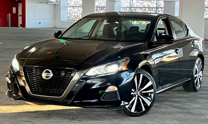 2022 Nissan Altima SR photo 8