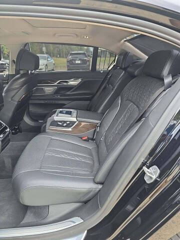 2022 BMW 7 Series 740i