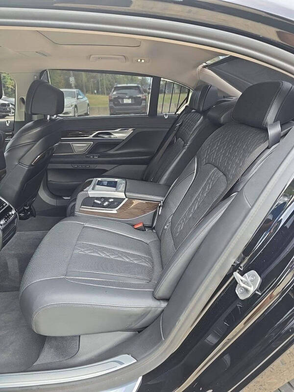 2022 BMW 7 Series 740i