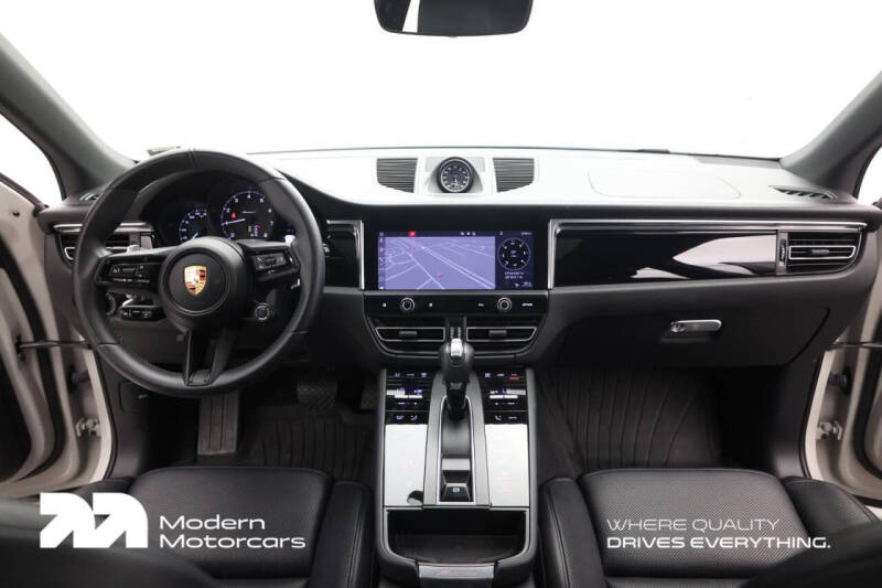 2023 Porsche Macan T
