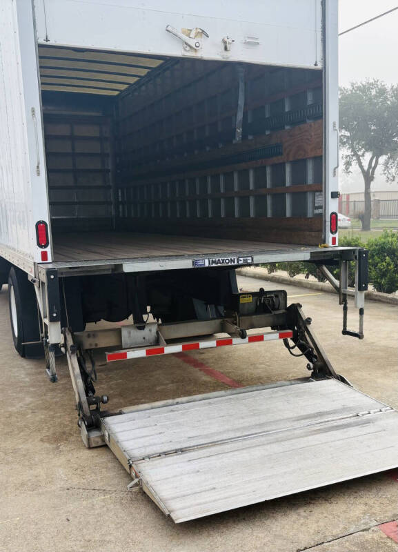 2019 Freightliner M2 106