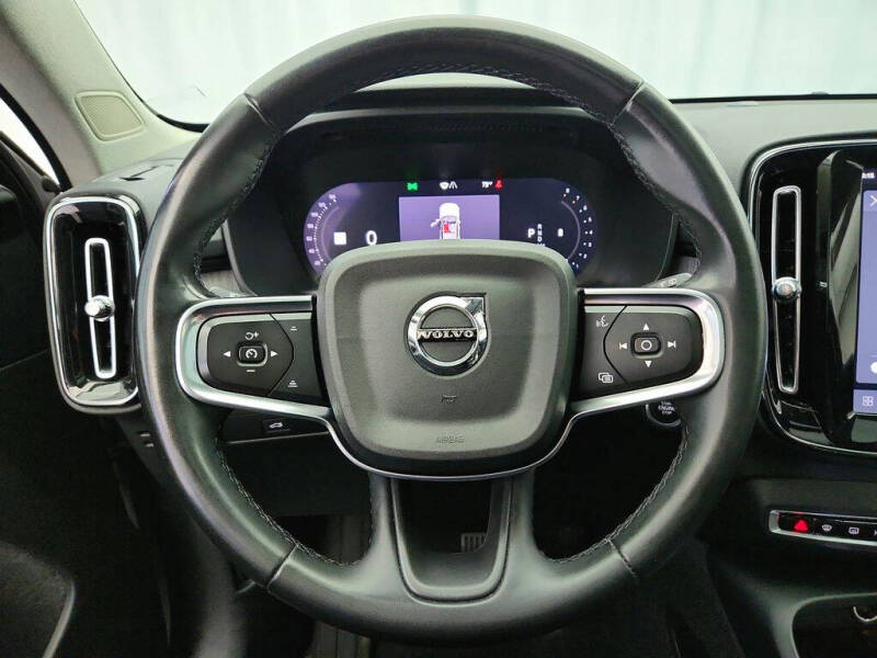 2024 Volvo XC40 B5 Plus Bright Theme