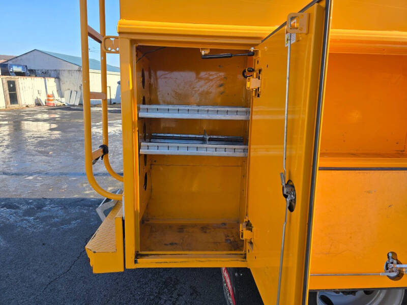 2019 International CV515