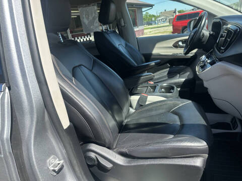 2017 Chrysler Pacifica Touring-L