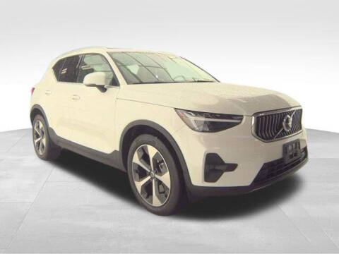 2023 Volvo XC40 B5 Plus Bright Theme