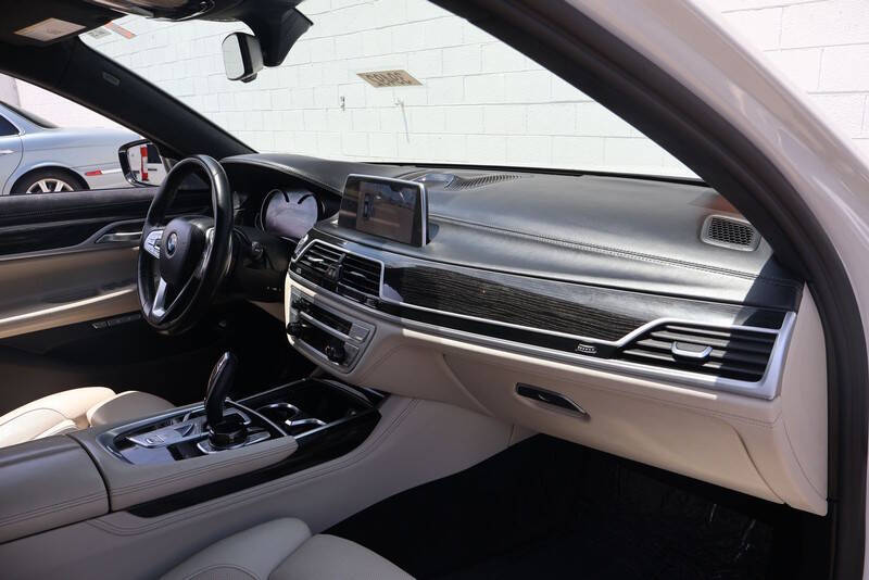 2017 BMW 7 Series 750i