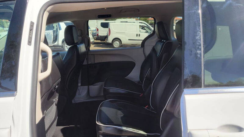 2024 Chrysler Pacifica Plug-In Hybrid Select