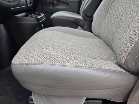 2025 Chevrolet Express LS 3500