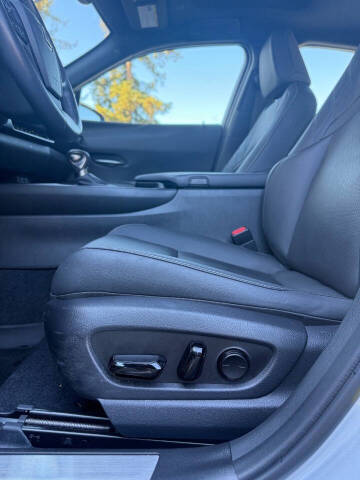 2024 Lexus UX 250h F SPORT Design