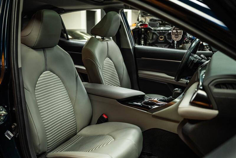 2020 Toyota Camry Hybrid SE