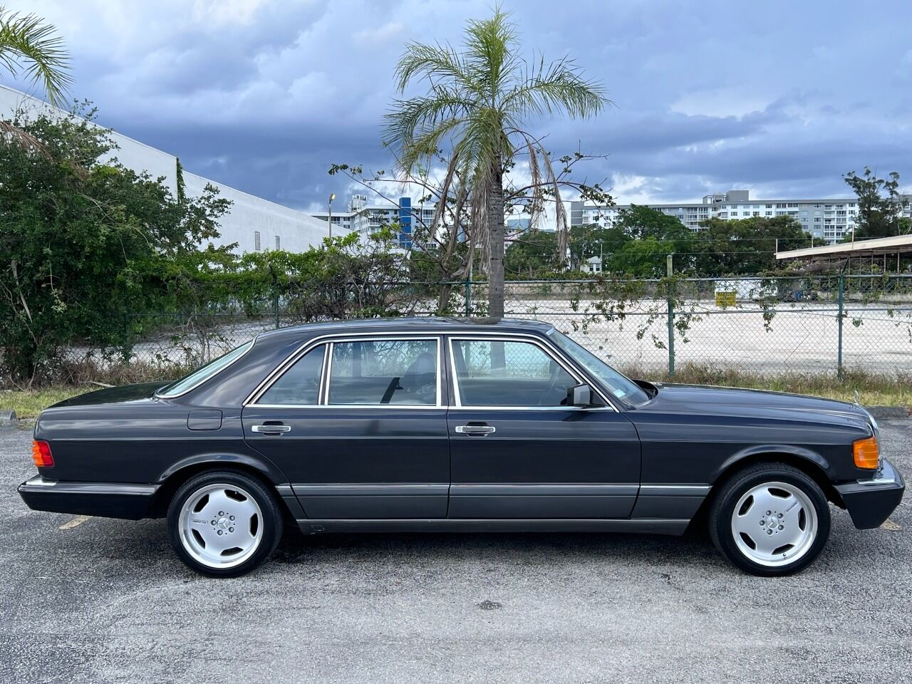 1991 Mercedes-Benz 560-Class  - $11,900