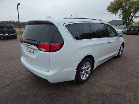 2017 Chrysler Pacifica Touring-L Plus