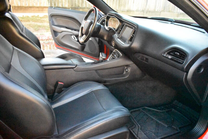 2016 Dodge Challenger SXT Plus