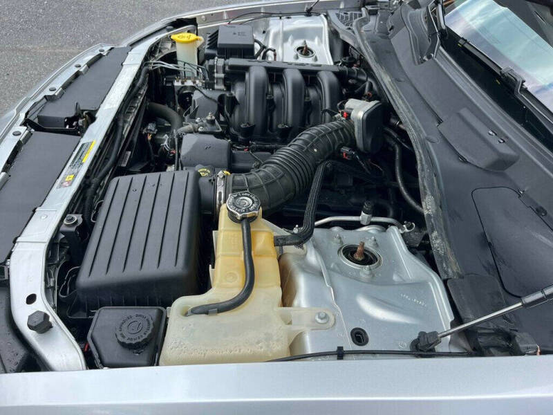 2005 Dodge Magnum SE