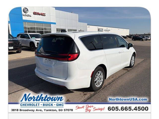 2023 Chrysler Pacifica Touring L