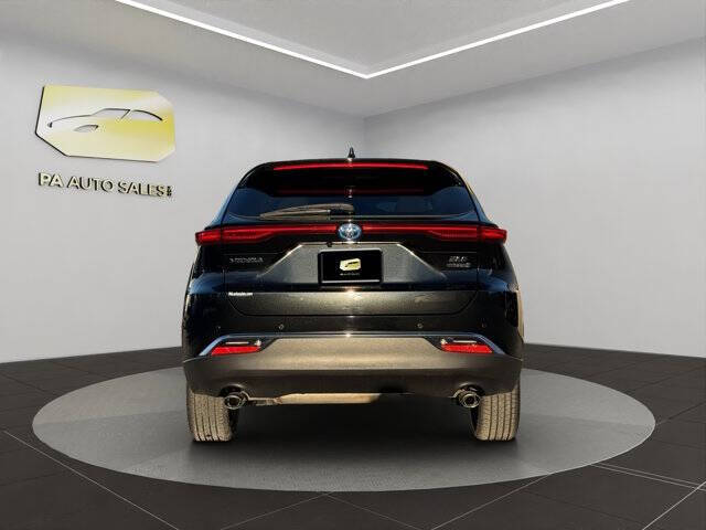 2022 Toyota Venza XLE