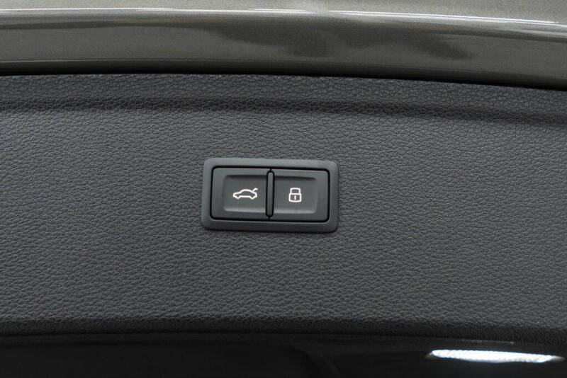 2024 Audi Q5 e quattro S line Prestg 55 TFSI