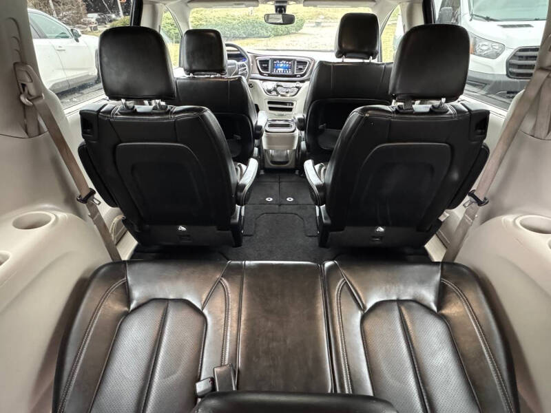 2020 Chrysler Voyager LXi