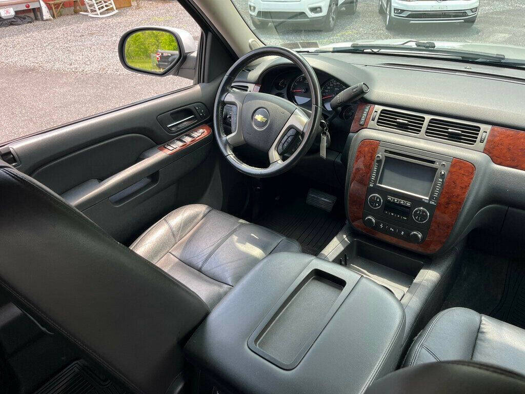2013 Chevrolet Suburban 31