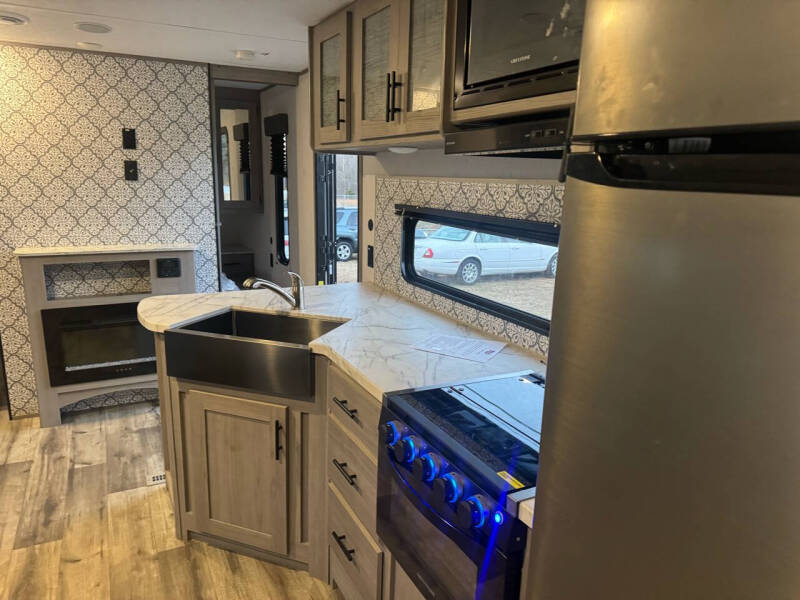 2022 Coleman LANTERN 263BH