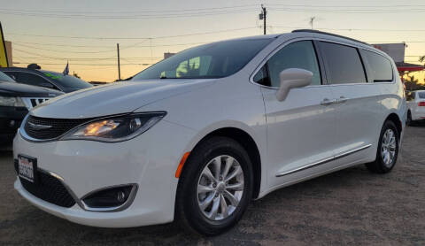 2017 Chrysler Pacifica Touring-L