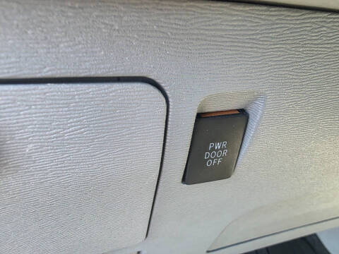 2013 Toyota Sienna SE 8-Passenger