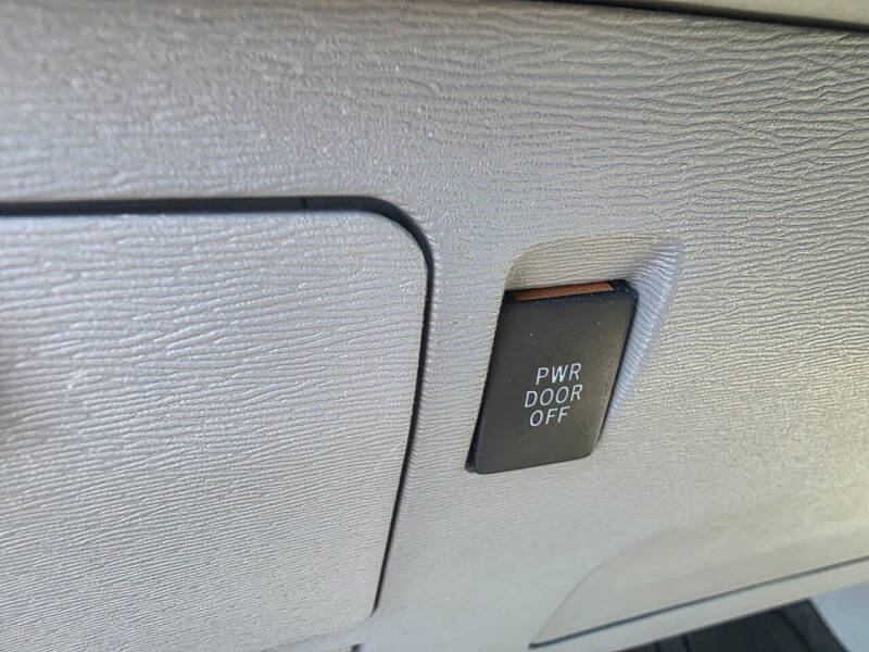 2013 Toyota Sienna SE 8-Passenger