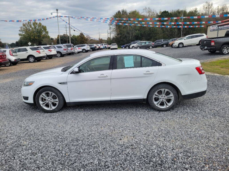 2017 Ford Taurus SEL photo 2