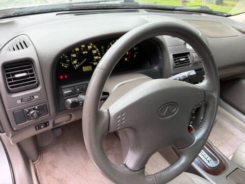 2000 Infiniti I30