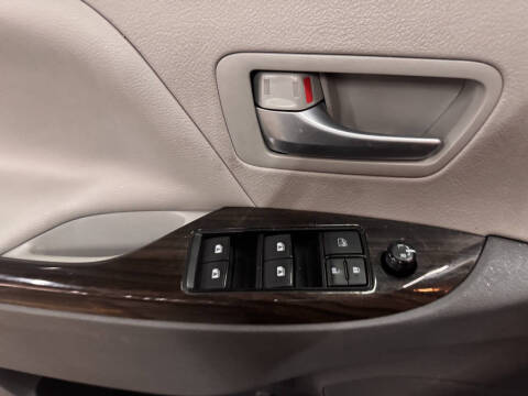 2016 Toyota Sienna XLE Premium 8-Passenger