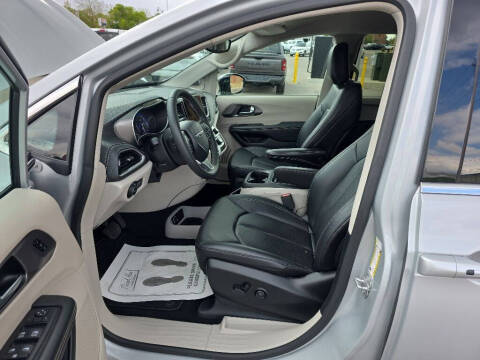 2024 Chrysler Pacifica Touring L