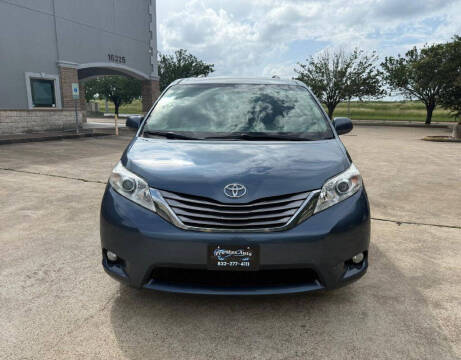 2017 Toyota Sienna XLE 8-Passenger