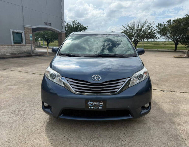 2017 Toyota Sienna XLE 8-Passenger
