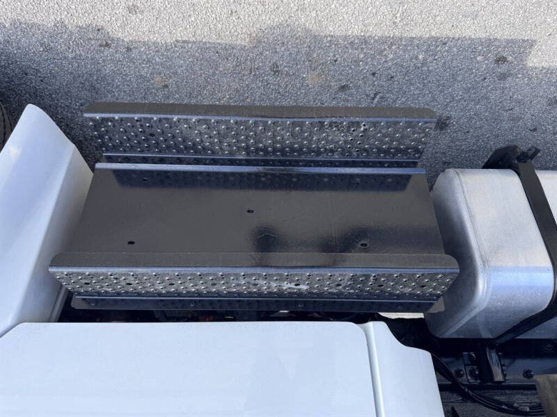 2018 Freightliner M2 106