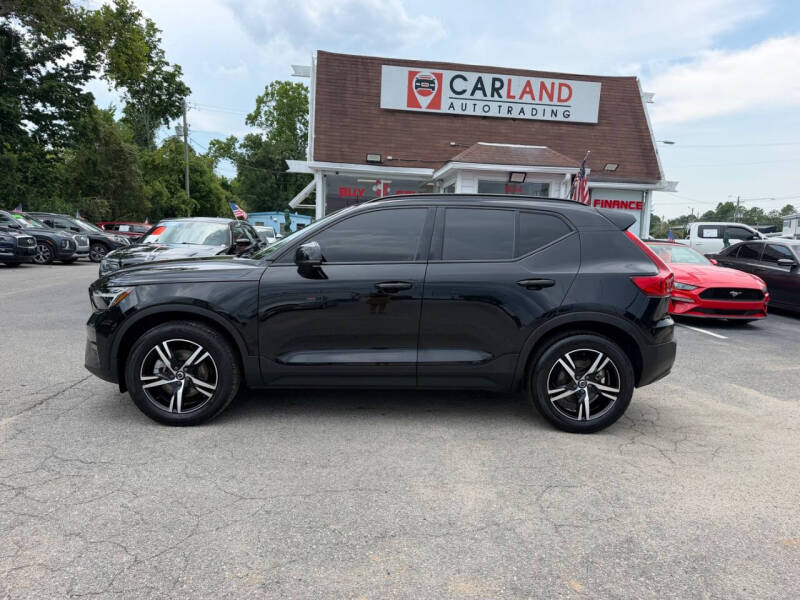 2024 Volvo XC40 B5 Core Dark Theme