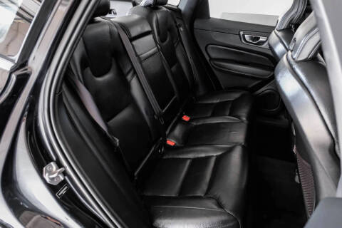 2021 Volvo XC60 T5 Momentum