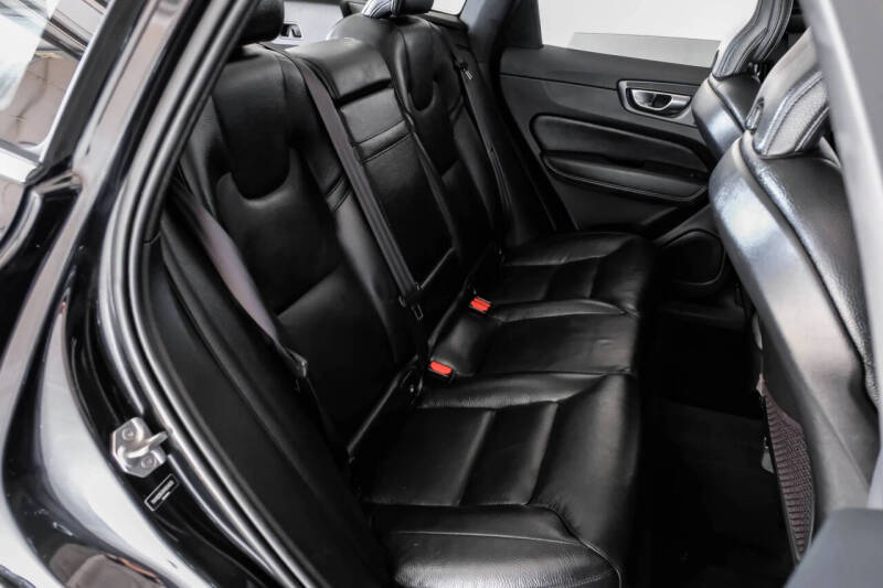 2021 Volvo XC60 T5 Momentum