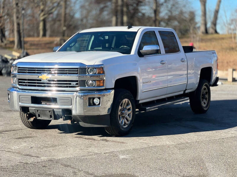 2016 Chevrolet Silverado 2500HD LTZ photo 2