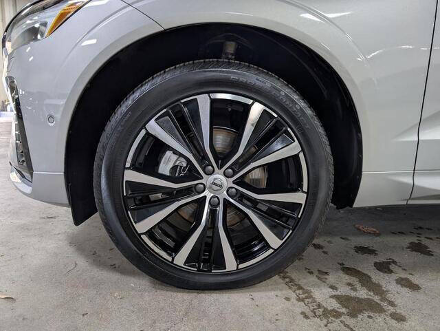 2025 Volvo XC60 B5 Plus Dark Theme