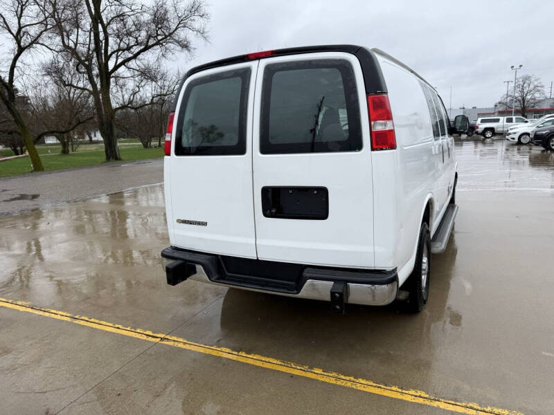 2022 Chevrolet Express 2500