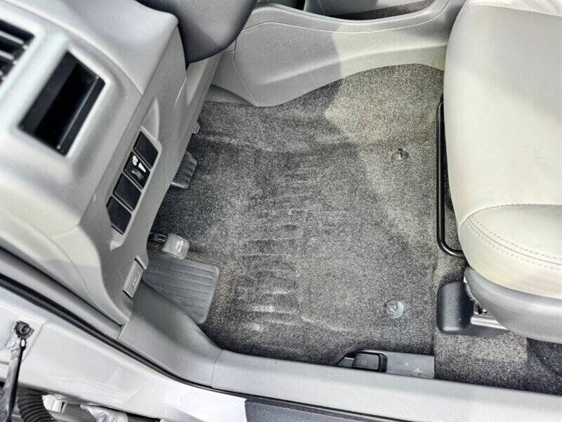 2014 Toyota Prius v Two