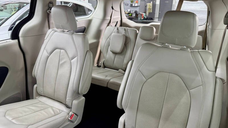 2021 Chrysler Pacifica Touring L